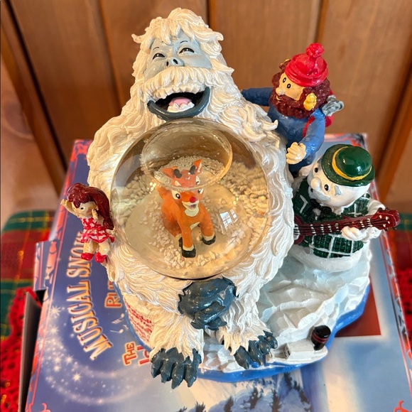 NIB Vintage Rudolph & Island of Misfits Musical Snow Globe - Picture 3 of 3